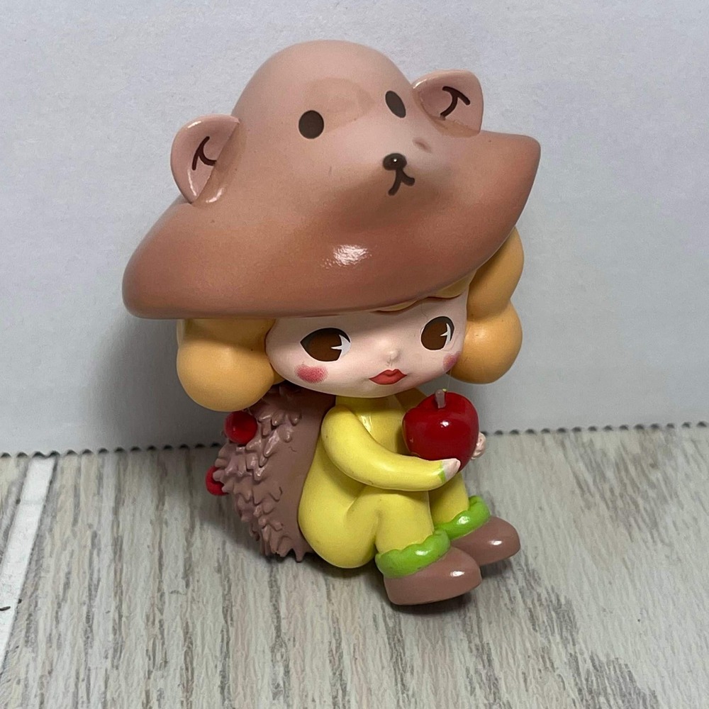 GOCO Magic Momo Hedgehog Girl Yellow Brown Animal Hat Apple Blind Box Figure